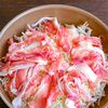 市販の千切り活用！キャベツもやしと豚肉と落とし卵のチーズ蒸しの工程1