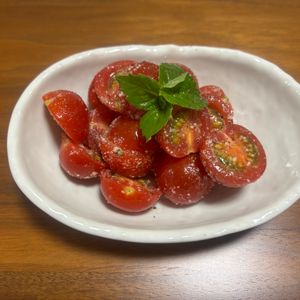 こむぎの作ってみた!投稿(［ミニトマトのハーブチーズマリネ］爆速3分！切って和えるだけ)