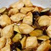 【簡単に作れる！】鶏むね肉となすの甘酢炒めの工程4