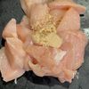 米粉+鶏むね肉deやわらかヘルシーヤンニョムチキンの工程1