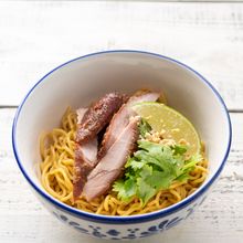 タイ料理「バミーヘーン（汁なし麺）」に合うタイ風チャーシュー