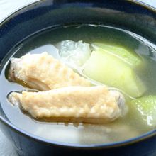 〈くらし薬膳〉鶏手羽と冬瓜のスープ