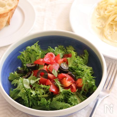 トマトとオリーブのドレッシングのサラダ By 越智 美恵子 レシピサイト Nadia ナディア プロの料理家のおいしいレシピ