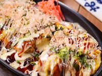 行列の居酒屋さんの🍺✨とろとろチーズのニラ玉とん平焼き🤩