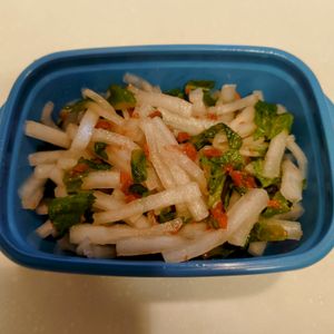 にゃんこさん🐱の作ってみた!投稿(【大根と大葉の梅肉和え】ごま油と塩で簡単味付け！箸休めに♪)