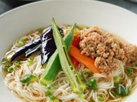 何度も作りたくなる♡『旬野菜の肉味噌旨だれそうめん』