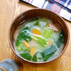【1週間献立用】小松菜と人参のお味噌汁
