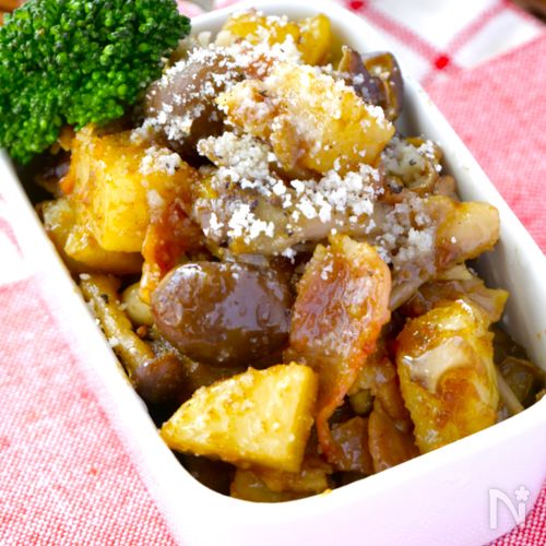 あと1品に💛レンジで5分♪ベーコンきのこのカレーポテト