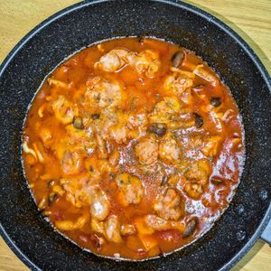 joe sanの作ってみた!投稿(ワンパン10分【鶏肉トマトチーズ煮】とろ～りチーズで絶品♩)