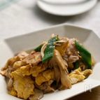 豚肉と舞茸のふわふわ卵炒め