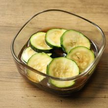 【ズッキーニのめんつゆごま油漬け】材料3つ！作り置き♪