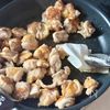 ご飯が進む！《鶏もも肉の味噌マスタード焼き》の工程4
