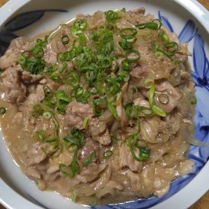 ももの作ってみた!投稿(10分で簡単！地味ウマ【豚こま味ぽん炒め】)