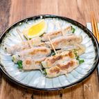 レモンと塩でいただく「ニラとネギの豚肉巻き焼き」