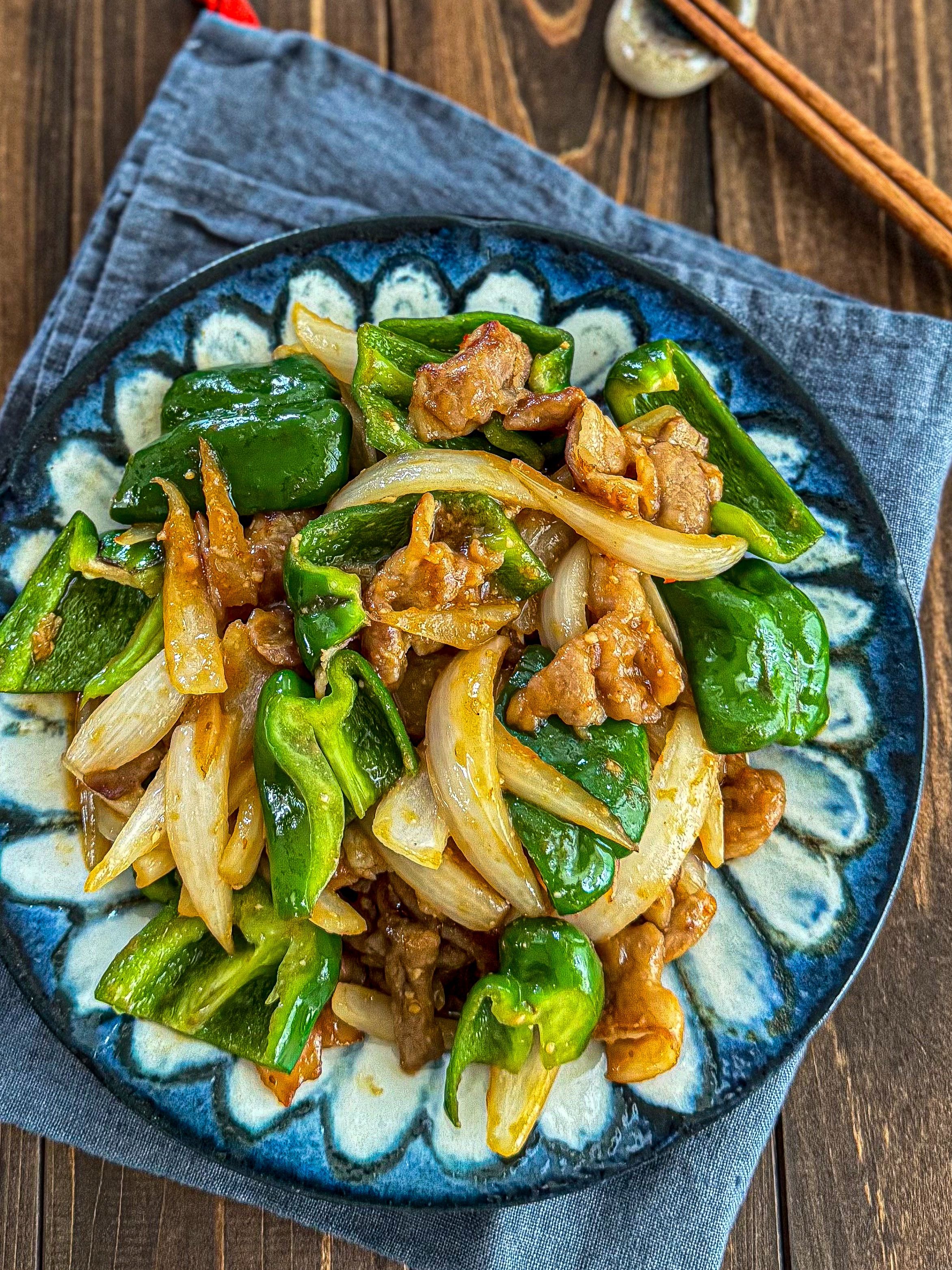 新玉ねぎと豚肉、ピーマンの回鍋肉風