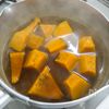 余熱で火を通すのが大事「かぼちゃの煮物」の工程2