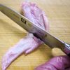 骨付き鶏のソテー（赤唐辛子オイルソースかけ）の下準備