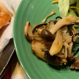 ぐ〜たら子の作ってみた!投稿(きのこがビックリするほど旨い！きのこソテー)