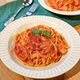 フライパン一つで本格的な味わいに！トマトとベーコンのパスタ