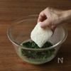 ご飯は凍ったまま!レンジで簡単ベーコンとほうれん草のリゾットの工程2