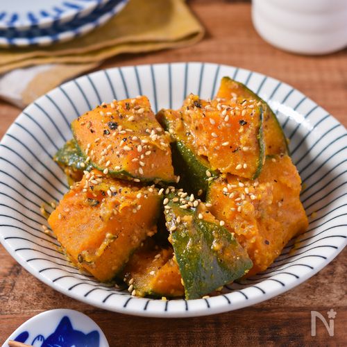 もう煮ません！レンジで簡単♪かぼちゃのバターめんつゆごま和え