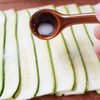 簡単おもてなしに♪【ズッキーニと生ハムのクリチ巻き】の工程1