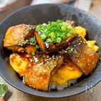 【ふわとろ卵とサバの蒲焼丼】ごはんとの相性抜群♩