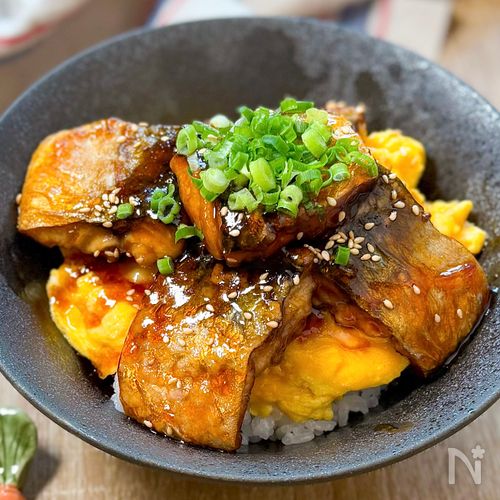 【ふわとろ卵とサバの蒲焼丼】ごはんとの相性抜群♩