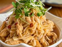 新玉ねぎと焼きささみ《南蛮漬け風♡サラダ》