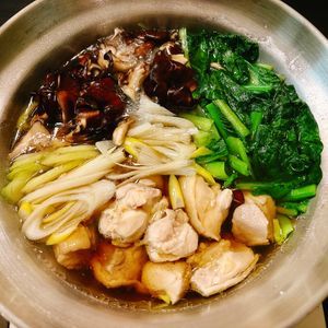 りんの作ってみた!投稿(鶏と舞茸と小松菜の旨だし鍋)