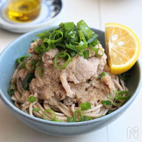 レンジで作ってもうまさ本格♪オリーブとすだち香るおろし肉そば