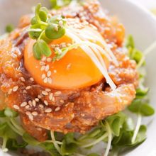 【ご飯がすすむ！】卵黄と絡ませる♩アジのごま味噌ユッケ丼