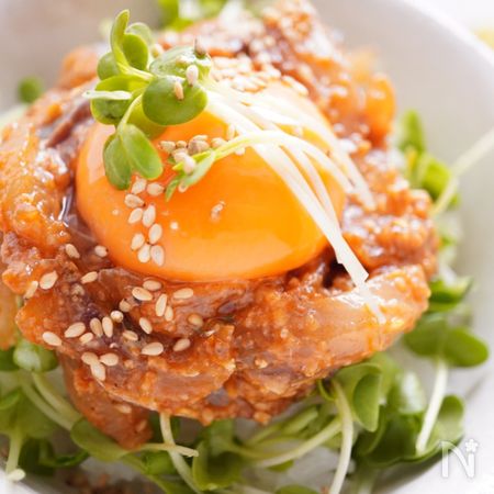 ご飯がすすむ 卵黄と絡ませる アジのごま味噌ユッケ丼 By うたまるごはん Shuri レシピサイト Nadia ナディア プロの料理家のおいしいレシピ ご飯がすすむ 卵黄と絡ませる アジのごま味噌ユッケ丼 By うたまるごはん Shuri レシピサイト Nadia ナディア プロの料理家のおいしいレシピ
