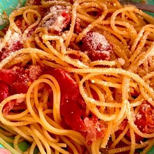 iaruの作ってみた!投稿(パルミジャーノと生ハムの冷製トマトパスタ)
