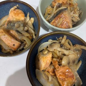 yの作ってみた!投稿(【鮭としめじのマヨ醤油ソテー】味付け簡単！ご飯と合う♡)