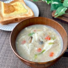 ちょい飯【チーズトーストを付けて食べるチャウダー】