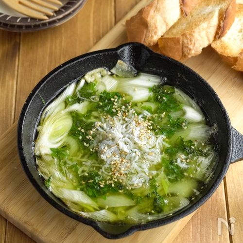味付けは白だしだけ!しらすとネギの和風アヒージョ