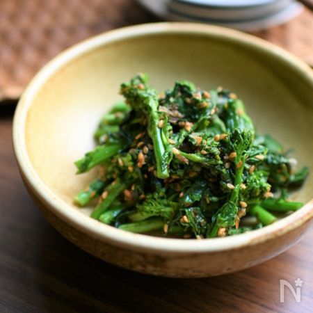 春を感じる副菜 菜の花の胡麻おかか炒め By 三浦ユーク レシピサイト Nadia ナディア プロの料理家のおいしいレシピ