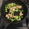やみつきになる！鶏肉と小松菜のオイマヨチャーハンの工程2