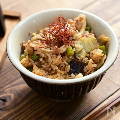 ごま油香る「ニンニクの芽の麻婆茄子釜飯」