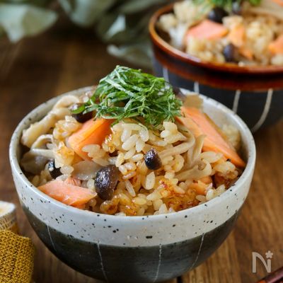 手間いらず♪きのこと鮭のバター醤油炊き込みごはん