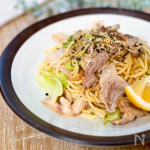 【塩レモン焼きそば】レモンで爽やか！いつもと違う味に♡