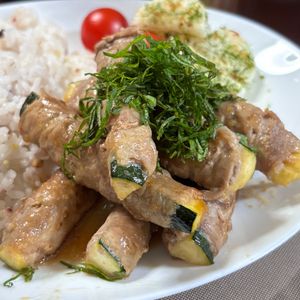えみりんの作ってみた!投稿(【大葉が超合う】肉巻きズッキーニのご飯が進む生姜ポン照り)