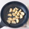 かぶが甘くてとろける♪【かぶとベーコンのホットサラダ】の工程2