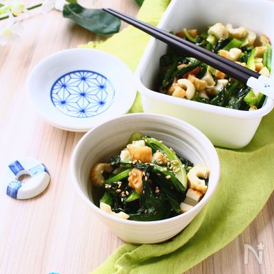 ごま油で食欲up!小松菜とちくわの炒め煮【作り置きOK】