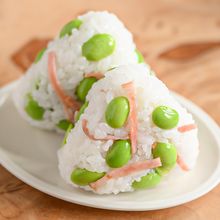 包丁なし！火も使わない！枝豆とベーコンのおにぎり