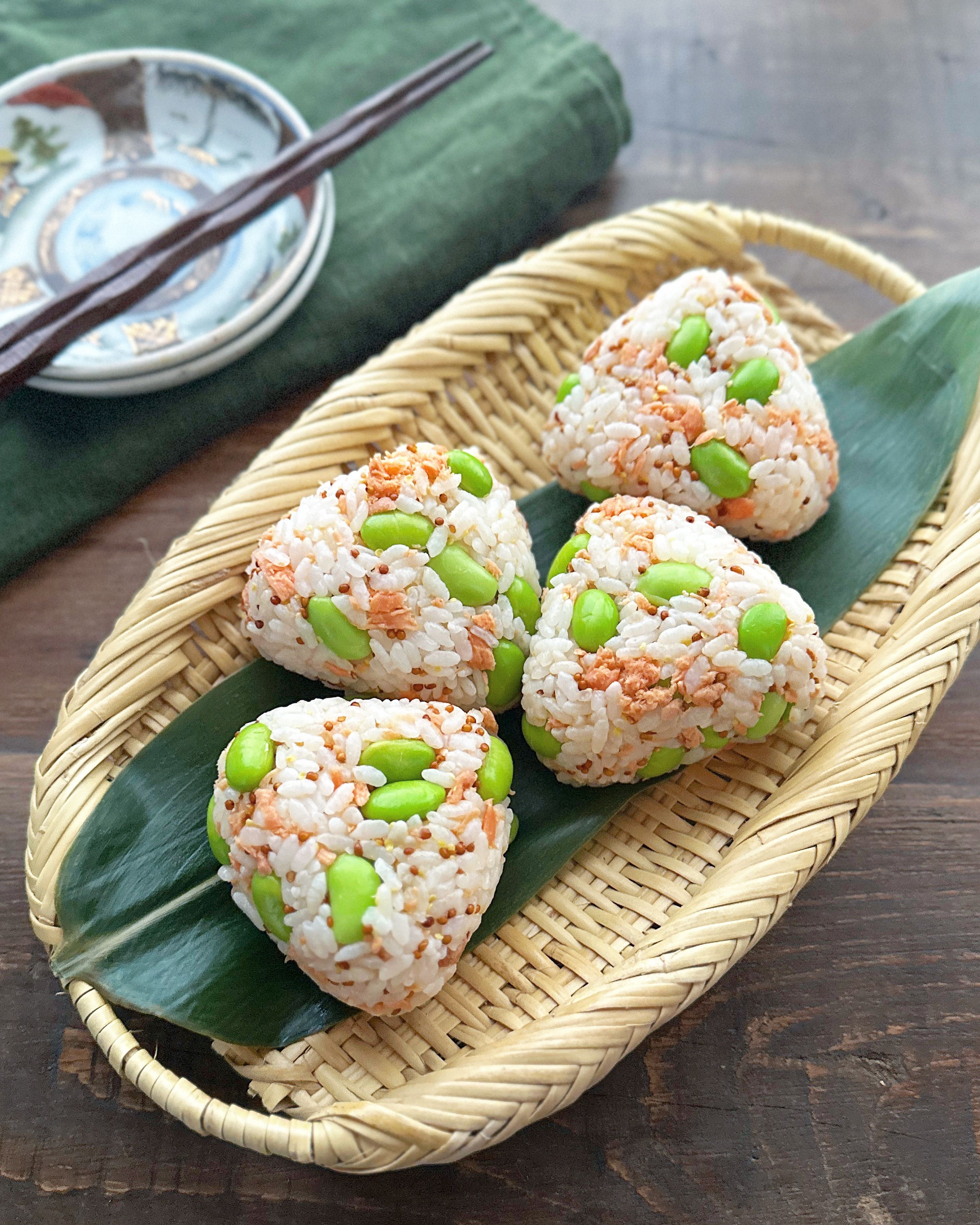 鮭と枝豆のおにぎり】混ぜるだけで簡単！粒マスタードが決めて