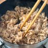 簡単10分!家にある調味料で濃厚コクうま◎【豚バラ担々鍋】の工程1