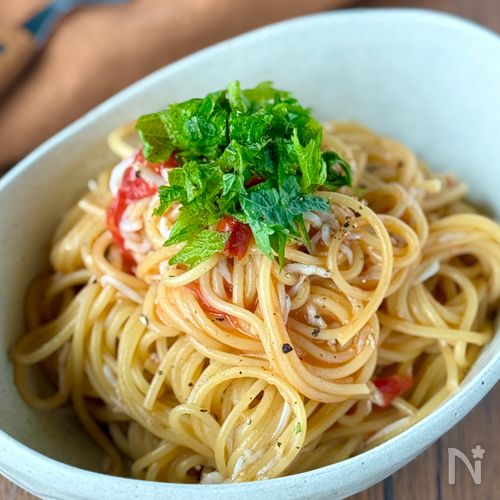 ワンパンで！味付けこれだけ！【しらすとトマトの和風パスタ】