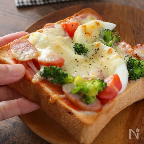 ピザトーストでおうちランチ